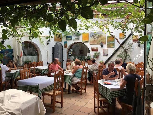 Hotel Restaurante Blanco y Verde